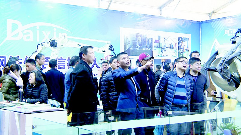 十六届中国电器文化节 电器行业巅峰展会(图4) 开幕式上的那场春雨,不仅滋润了瓯江两岸,更是滋润了电器人的心田。智能制造,犹如春风化雨,坚定的信念舞动长空;创新驱动,犹如春雷催耕,求索的脚步跨越天涯。