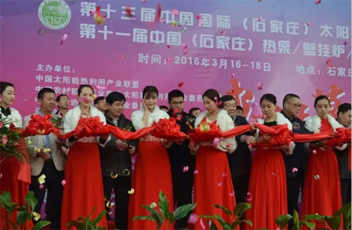 (李仁星总经理为开幕式剪彩) 