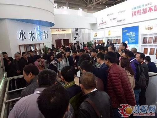 UV漆喷涂演示现场