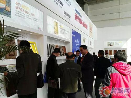 华隆展馆内人头攒动