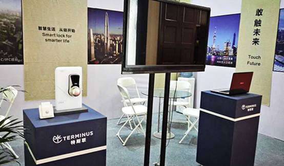 门展展台