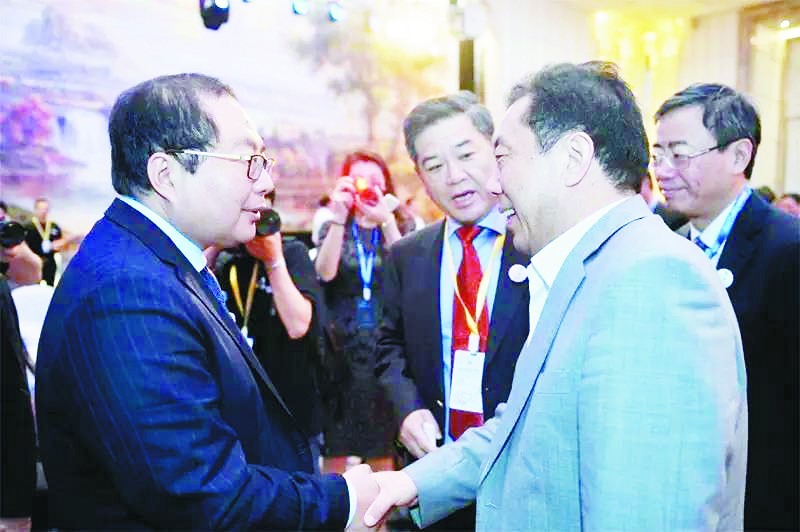“海纳百川、博览世界!”作为立足于特区国际旅游岛、借助“一带一路”优势打造的国家级综合性展会,海博会将成为海南省重要的开放性商业平台与窗口。