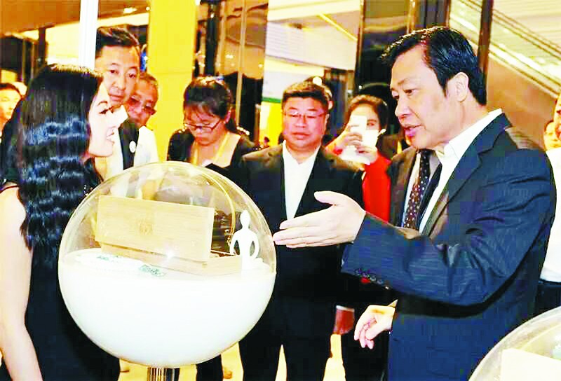 “海纳百川、博览世界!”作为立足于特区国际旅游岛、借助“一带一路”优势打造的国家级综合性展会,海博会将成为海南省重要的开放性商业平台与窗口。