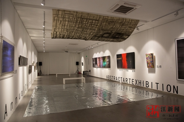 无与伦比抽象美，艺术家的抽象作品展览值得看(图5)