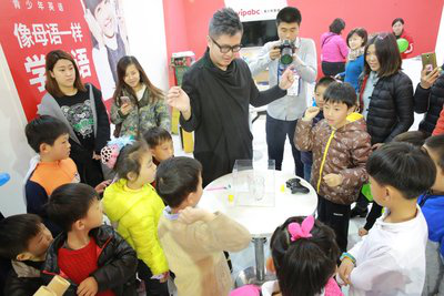 受瞩目vipabc青少年英语参加首届上海亲培展(图3) 受瞩目vipabc青少年英语参加首届上海亲培展(图3)