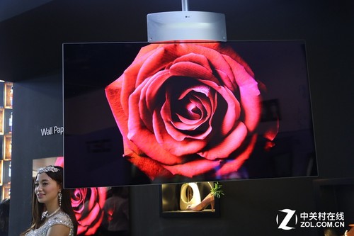 InfoComm2016:LG携OLED解决方案出展(图4) LG展示的OLED双面显示器案例
