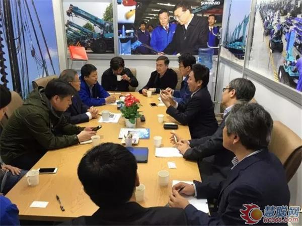 山河智能高端市场展风采 