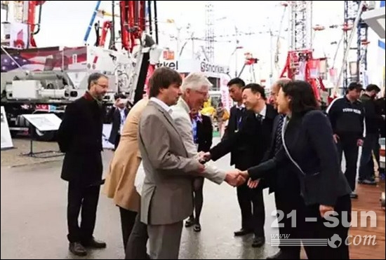 徐工机械副总裁孙建忠、徐工机械总裁助理刘建森先生等接待Oliver Belik先生一行