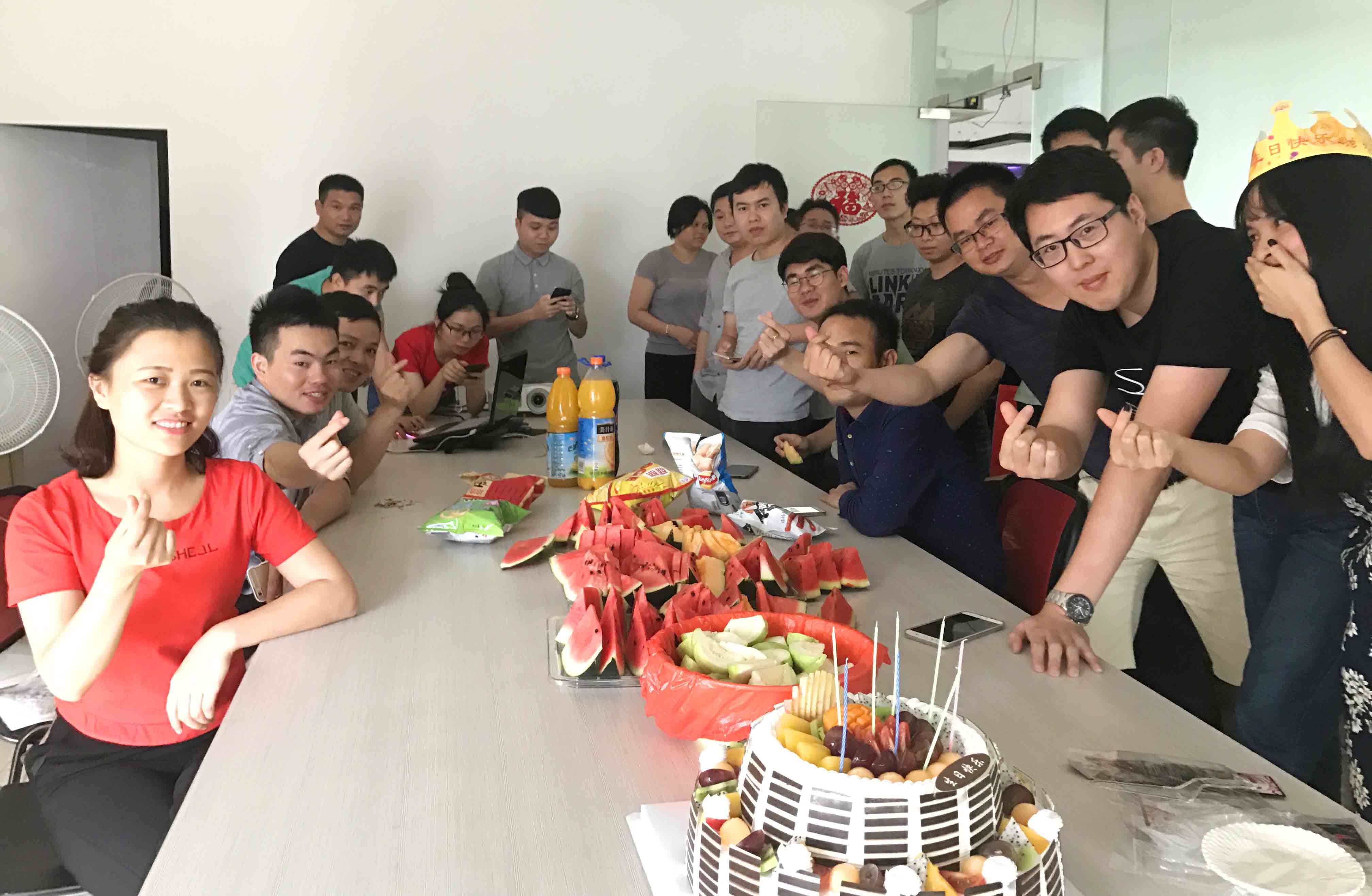 生日狂欢|首创全体同事举杯祝小欢欢生日快乐。(图8) 生日狂欢|首创全体同事举杯祝小欢欢生日快乐。(图8)