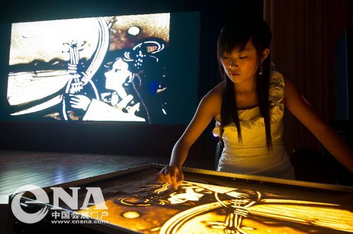 沙画元素成为各大会展现场热门节目(图1) 沙画元素成为各大会展现场热门节目(图1)